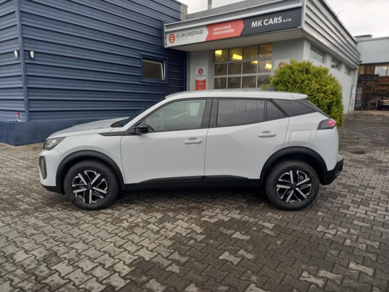 Peugeot 2008, BUSINESS Hybrid 110 e-DCS6 - fotka 2