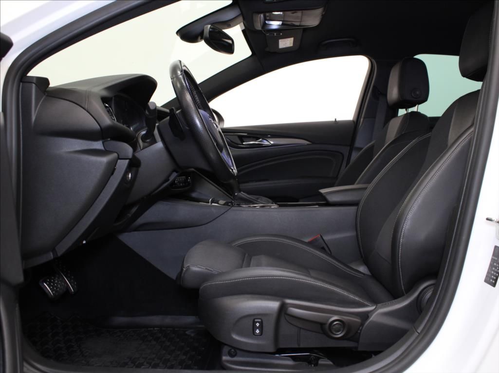 Opel Insignia, 2,0 GSI 191kW 4x4 Bose 2xKola - fotka 6