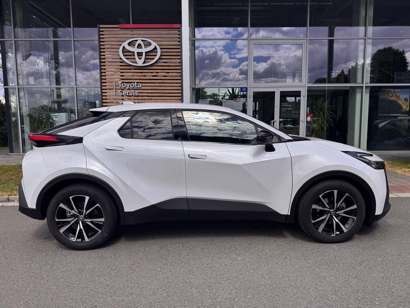 Toyota C-HR, 1.8 Style - fotka 2
