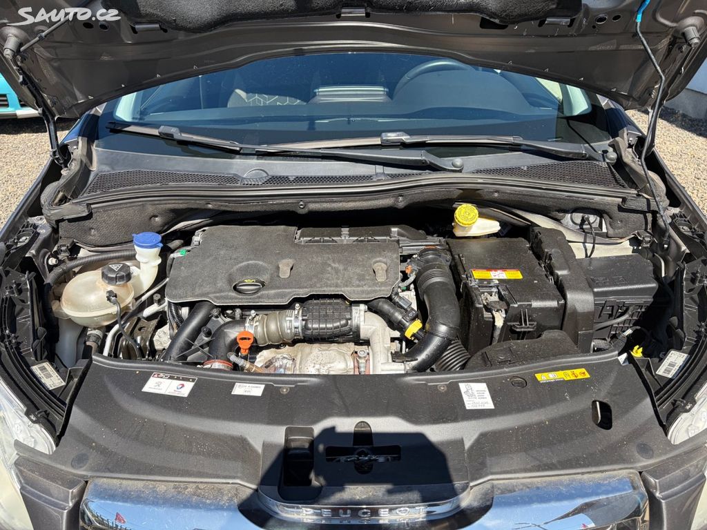 Peugeot 2008, 1,6 HDi,68kW,SERVISKA,1.MAJIT.