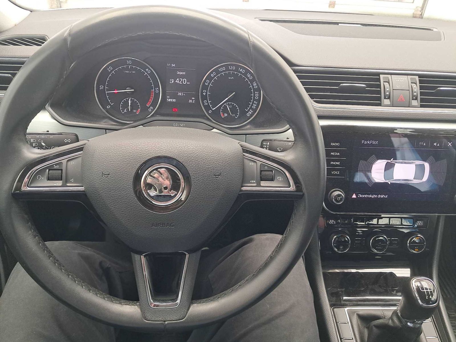 Škoda Superb, 2.0 TDI, Automatická klima - fotka 3