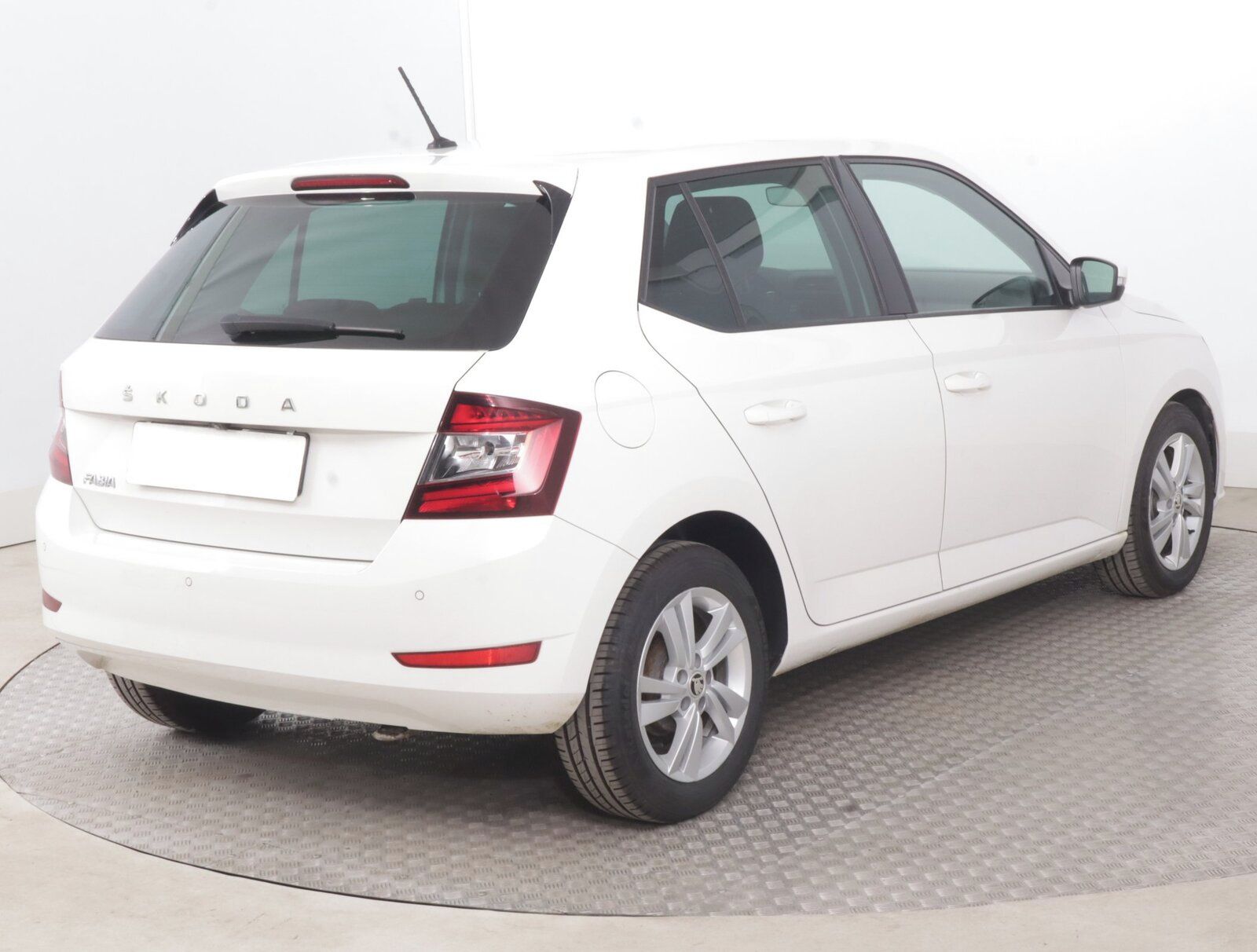 Škoda Fabia, 1.0 TSI, Style, ČR,1.maj - fotka 5