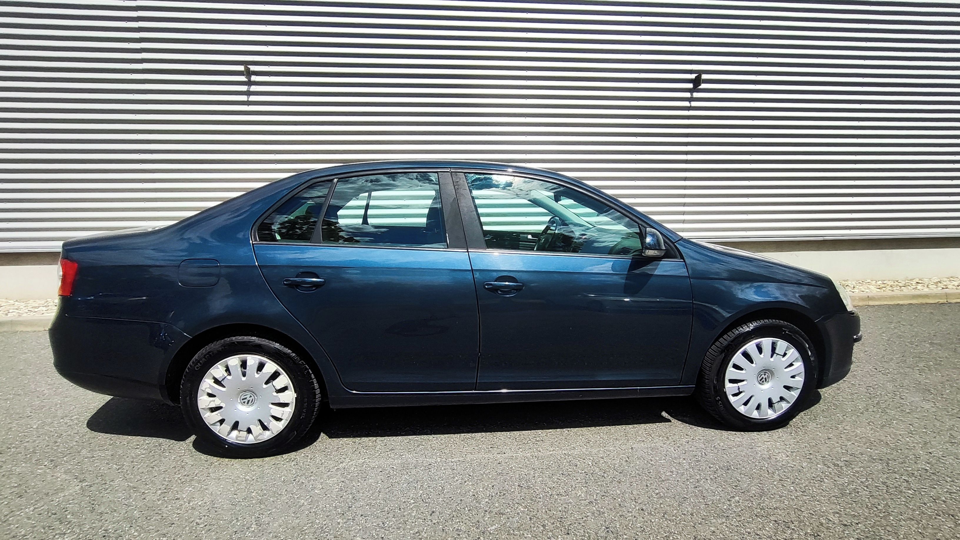 Volkswagen Jetta, 1.6 MPI Comfortline ČR - fotka 2