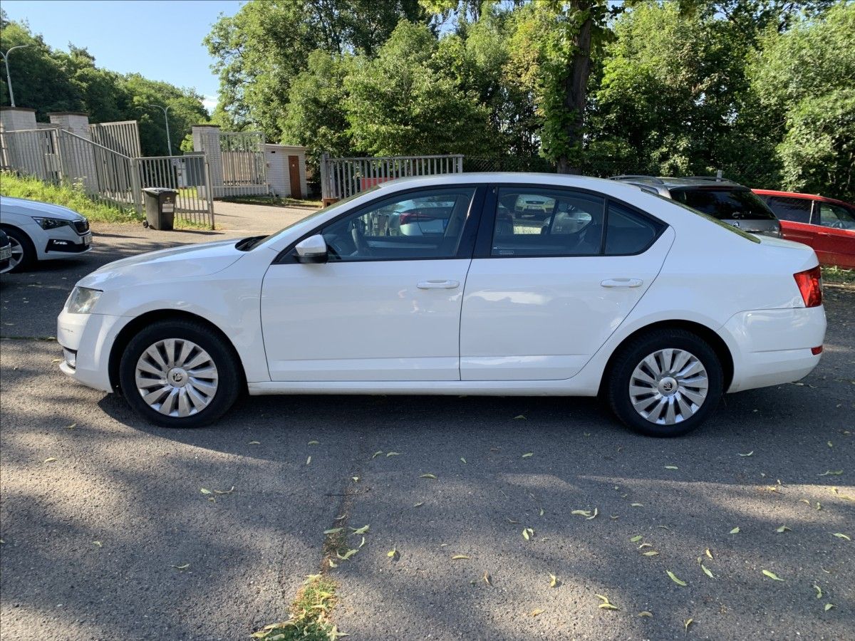 Škoda Octavia, 1,6 TDI DSG, ČR - fotka 5