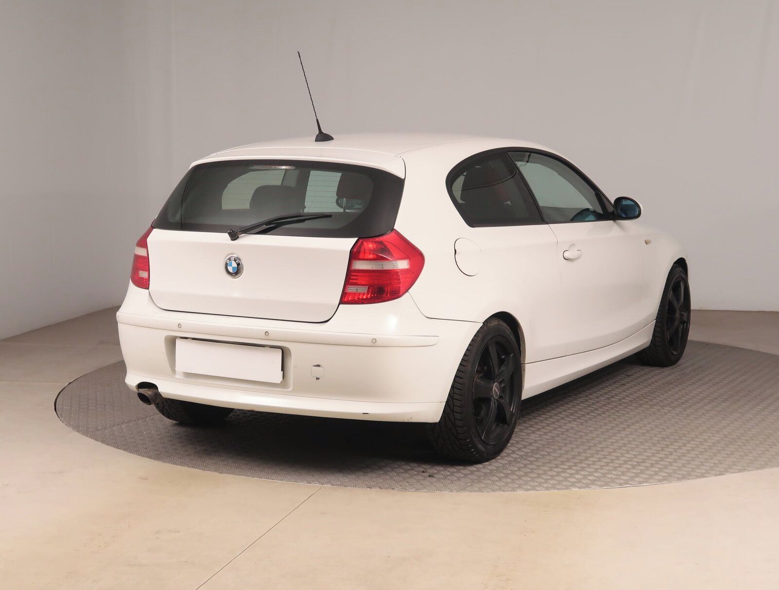 BMW Řada 1, 118d, Parkovací asistent - fotka 5
