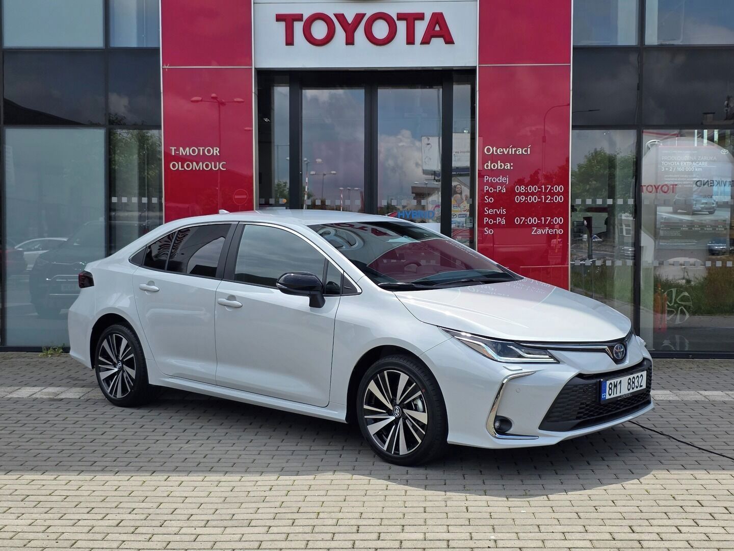 Toyota Corolla, 1.8 Hybrid Style - fotka 3