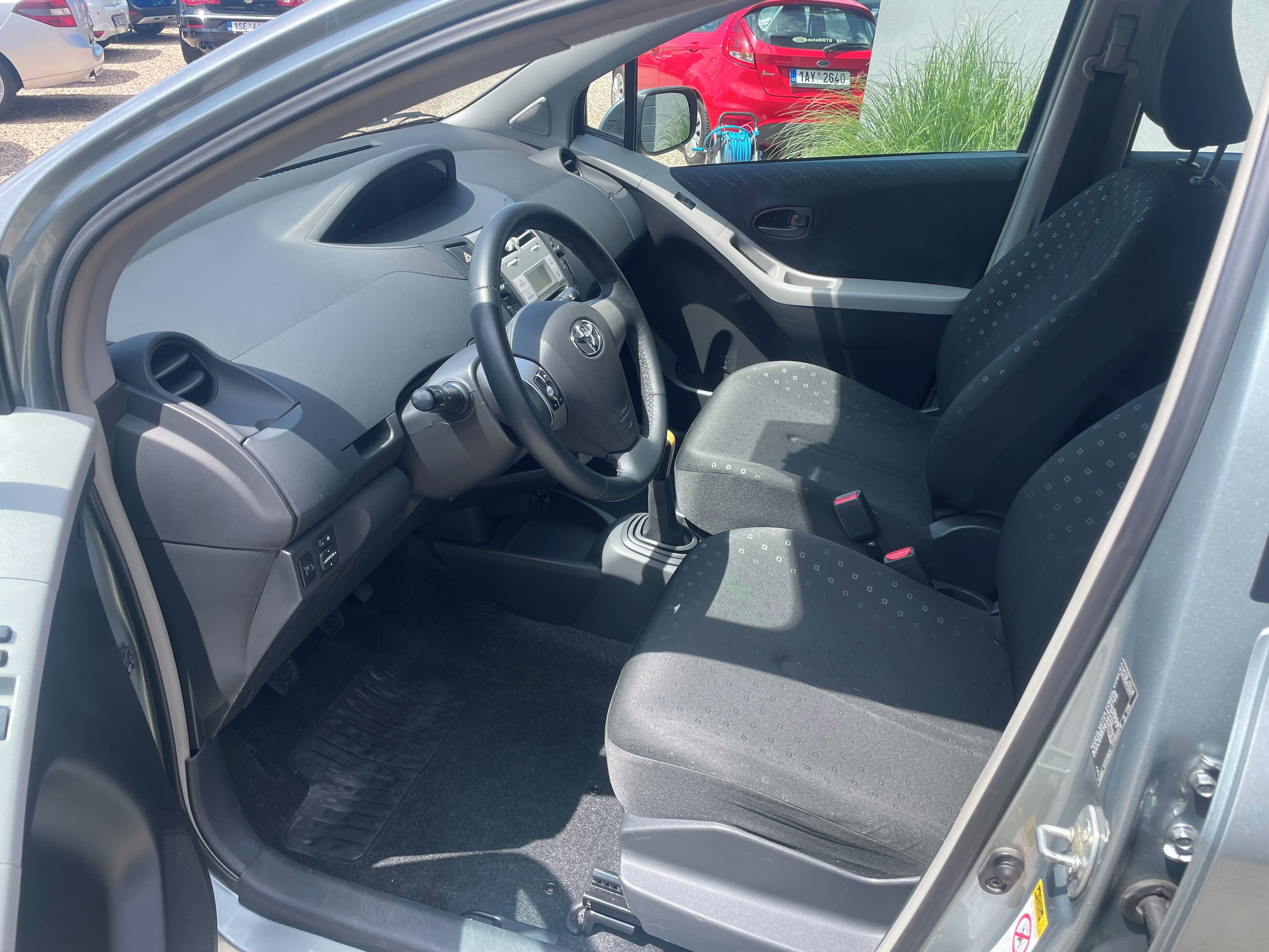 Toyota Yaris, 1.0 51KW, Servisní Kniha - fotka 6