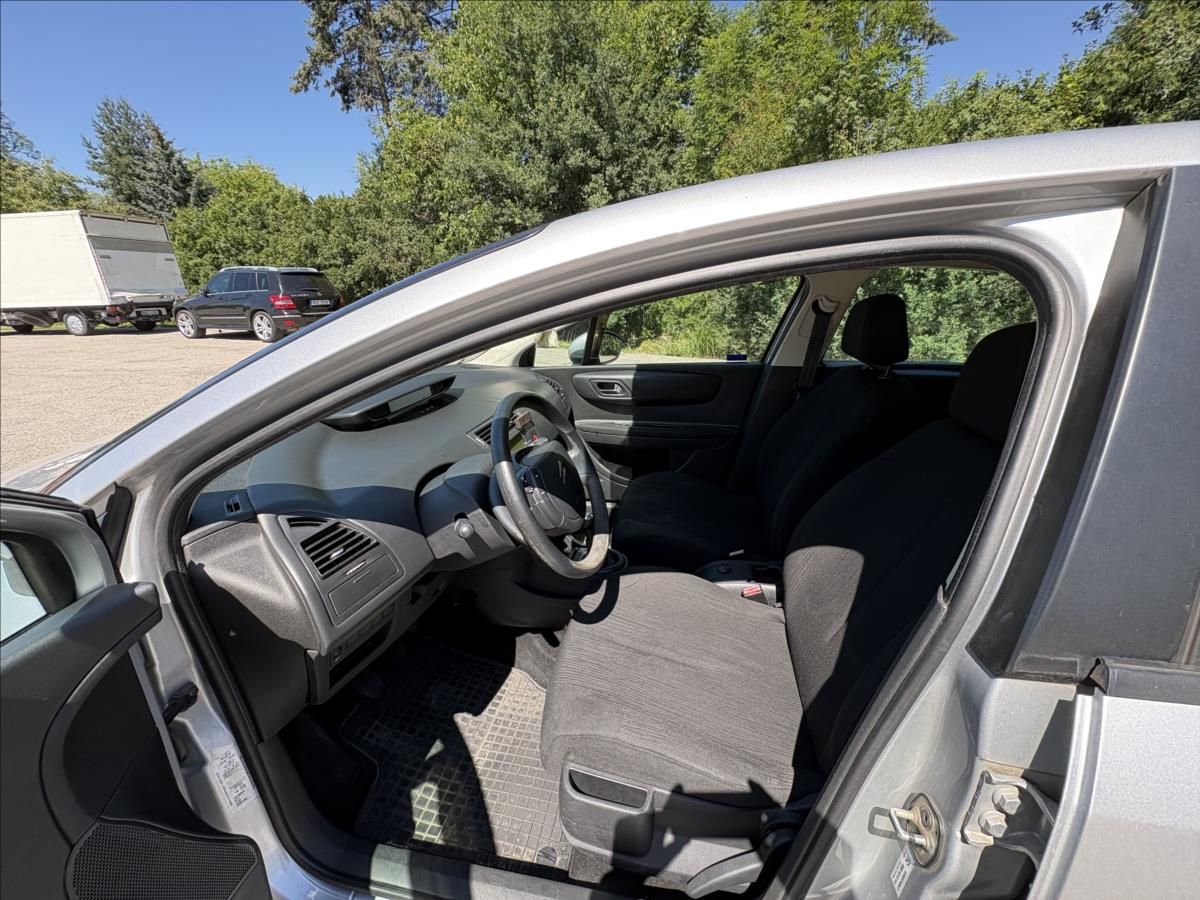 Citroën C4, 1,4 i 65kW CZ,Klima,Orig.Km ! - fotka 3