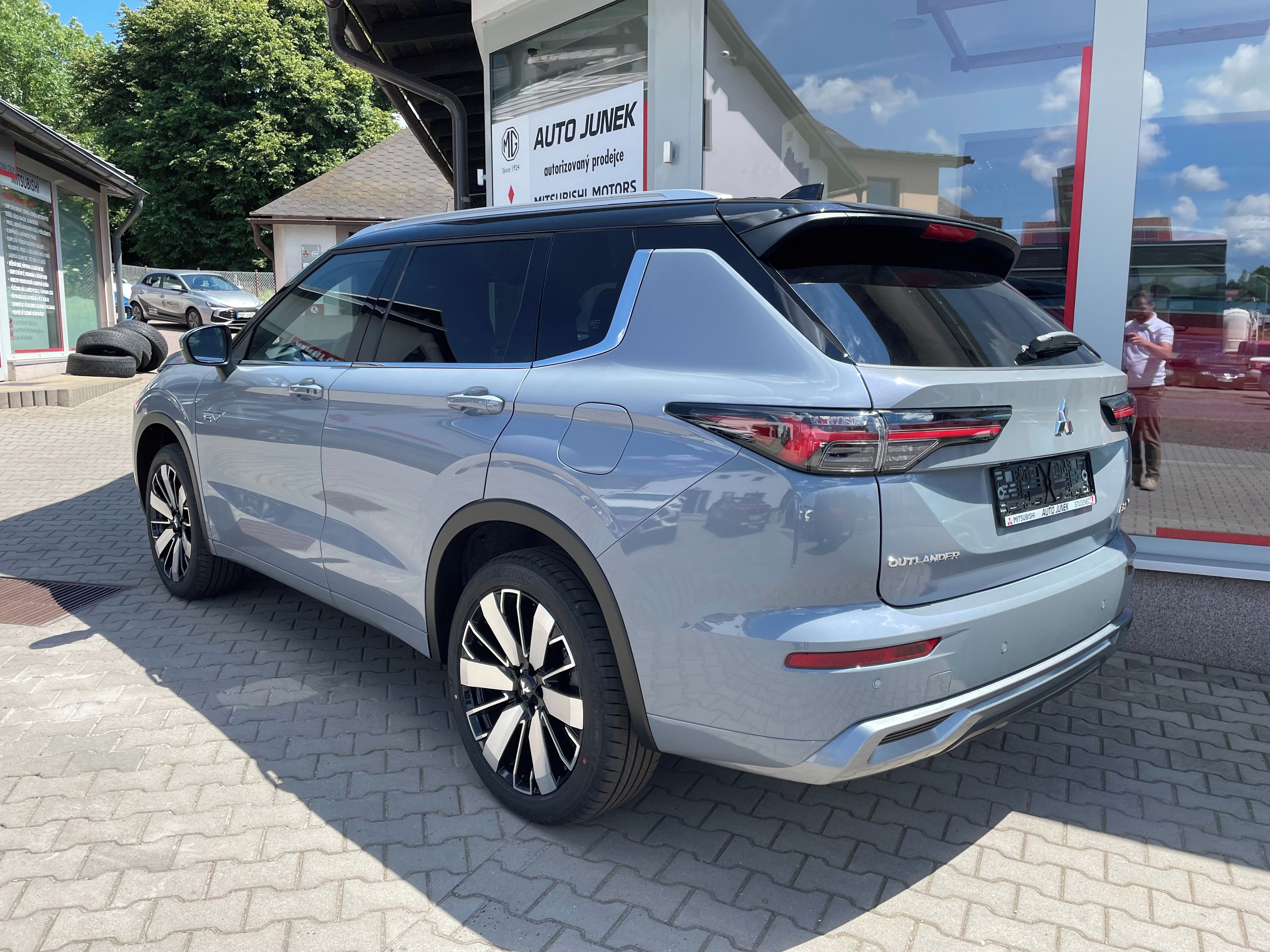 Mitsubishi Outlander, 2.4 PHEV DIAMOND TOP - fotka 3