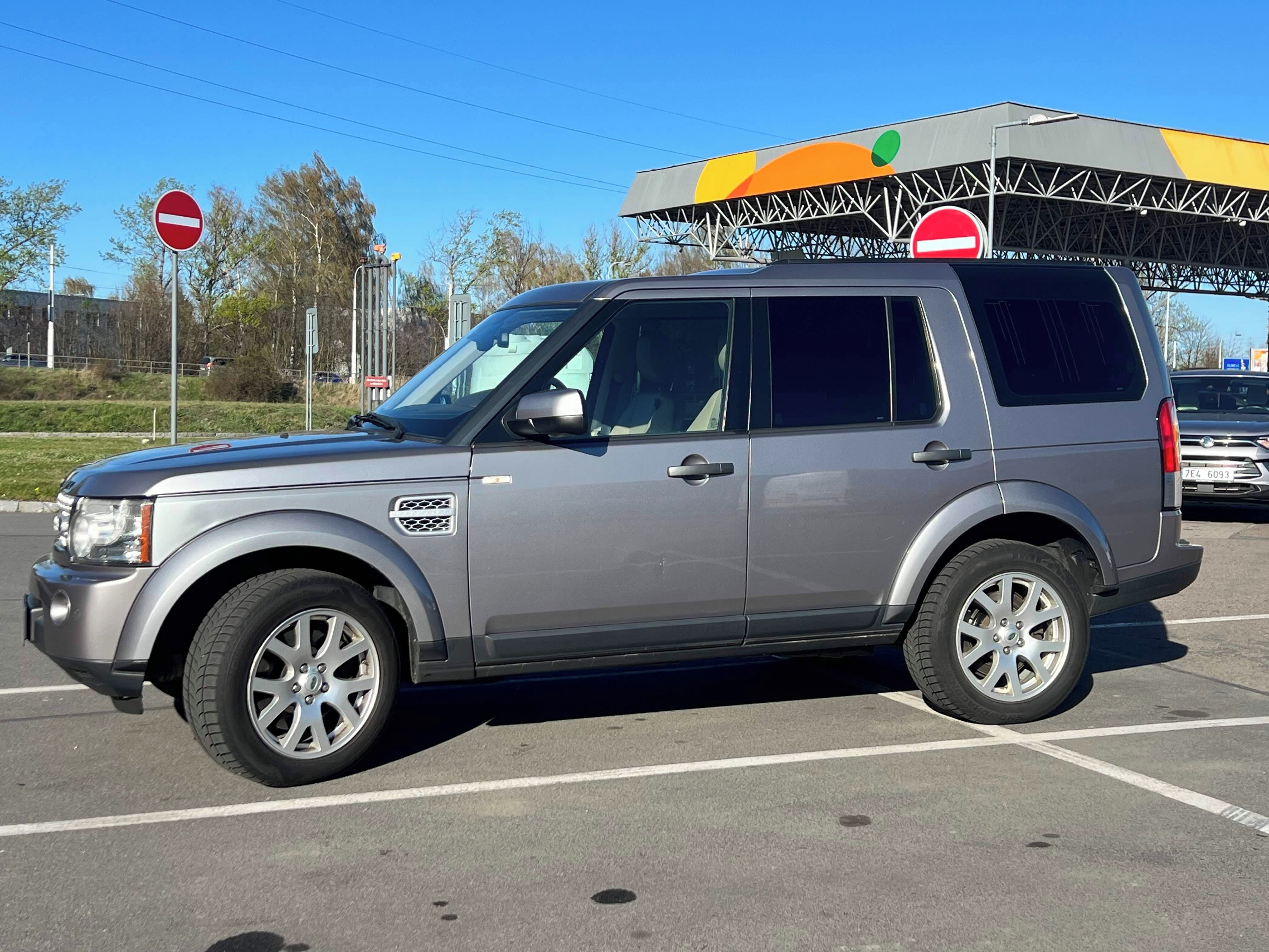 Land Rover Discovery, 4 3,0 SDV6 HSE ATServisované - fotka 6