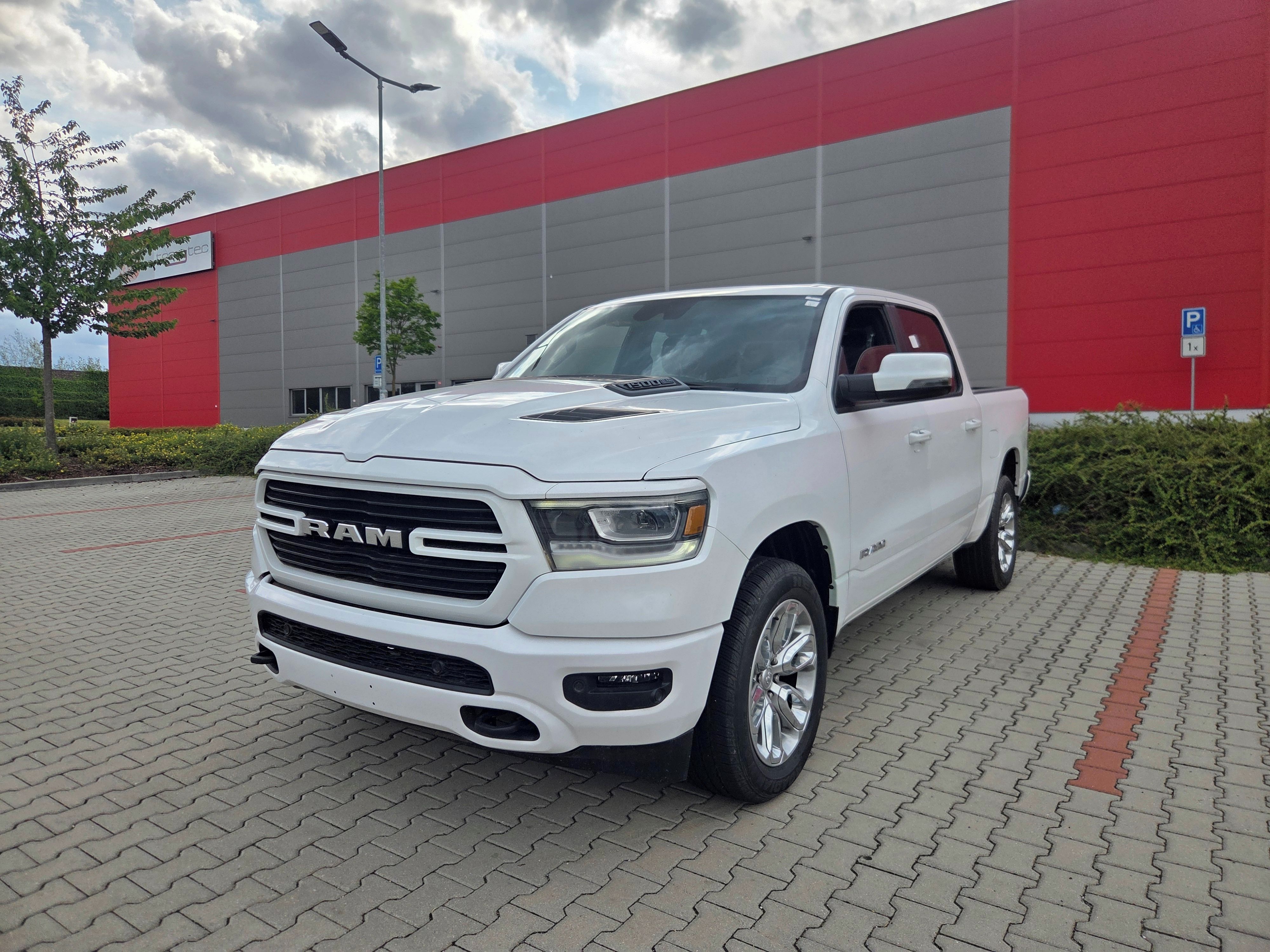 Dodge Ram, 1500 Laramie 4x4 Hemi V8