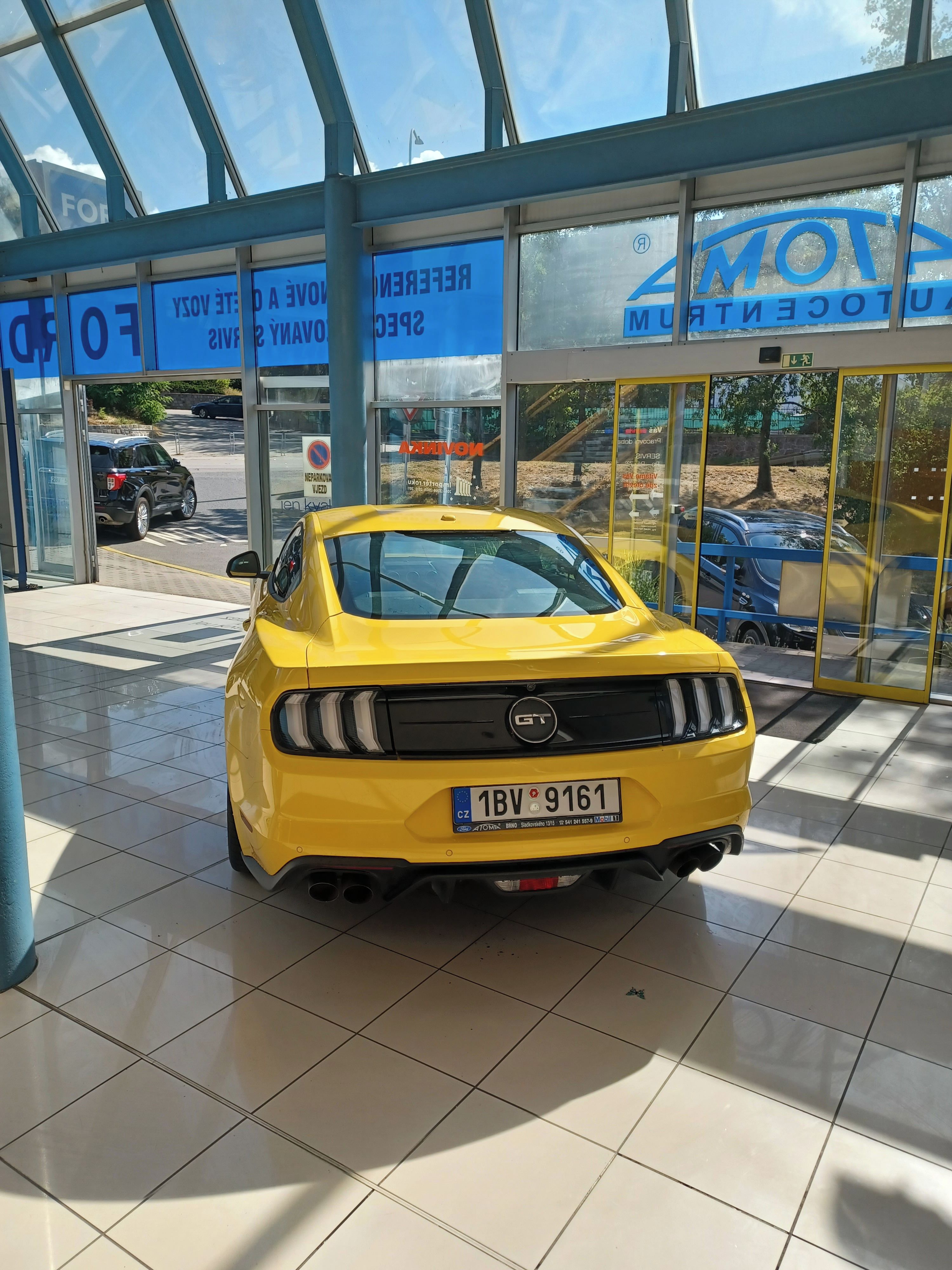 Ford Mustang, 1 majitel CZ perfektní stav - fotka 6