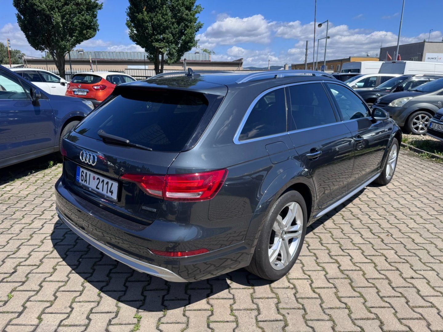 Audi A4, 2,0 TDI 120 KW KOLA TAŽNÉ DPH - fotka 5