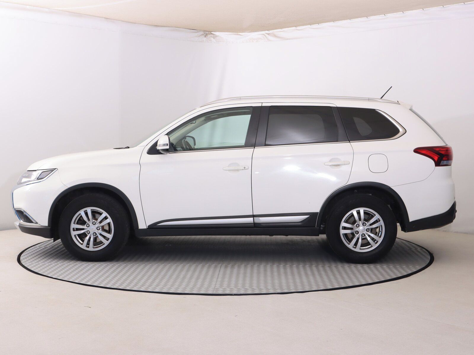 Mitsubishi Outlander, 2.2 DI-D, 4X4 - fotka 3