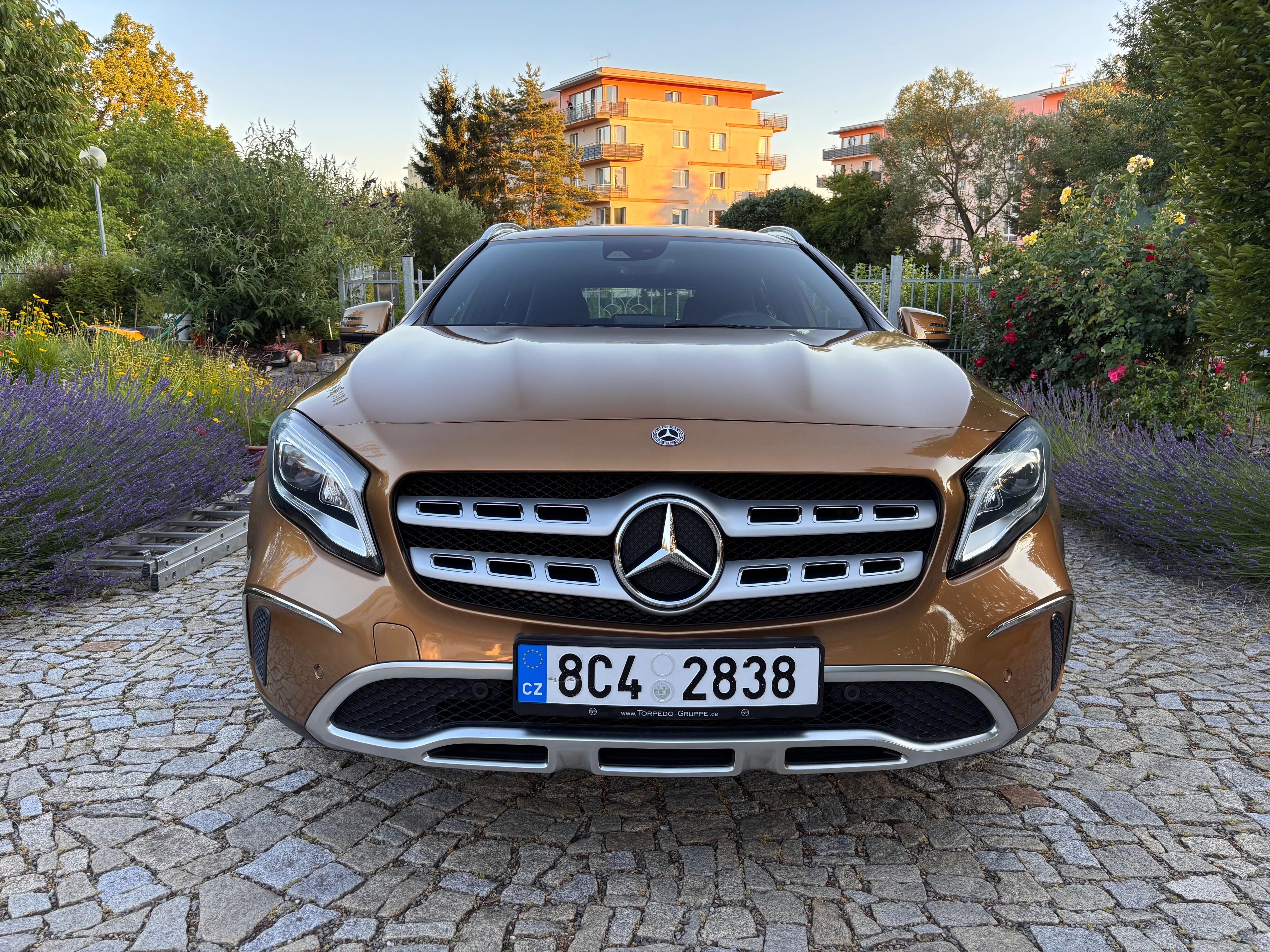Mercedes-Benz GLA, Mercedes-Benz GLA 180 - fotka 2
