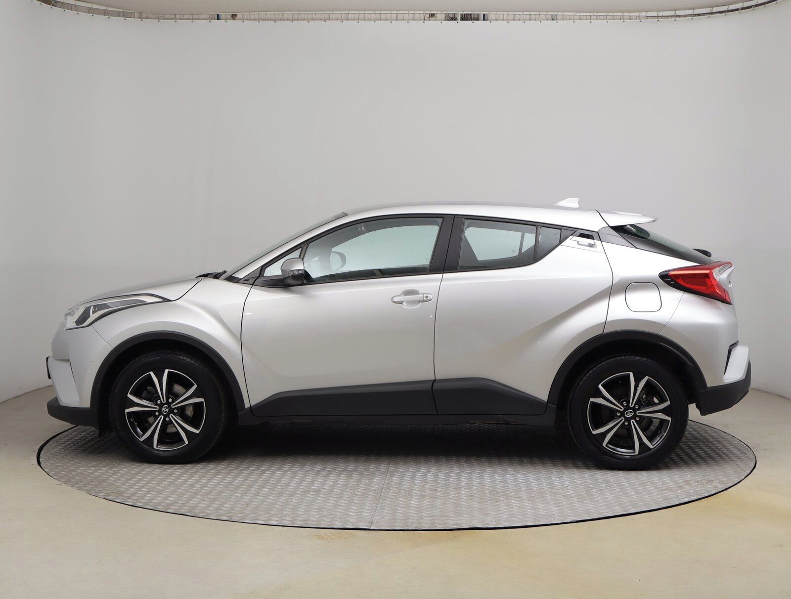 Toyota C-HR, 1.2 Turbo, ČR,1.maj - fotka 3