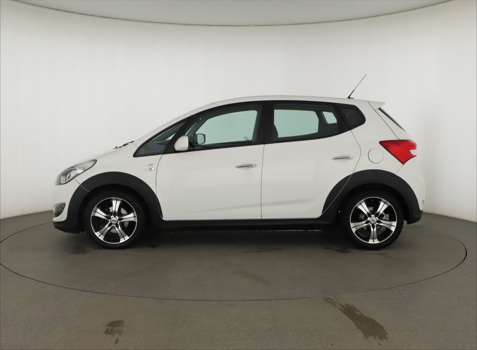 Hyundai ix20, 1.6 CRDi, NOVÁ CENA, Navi - fotka 3