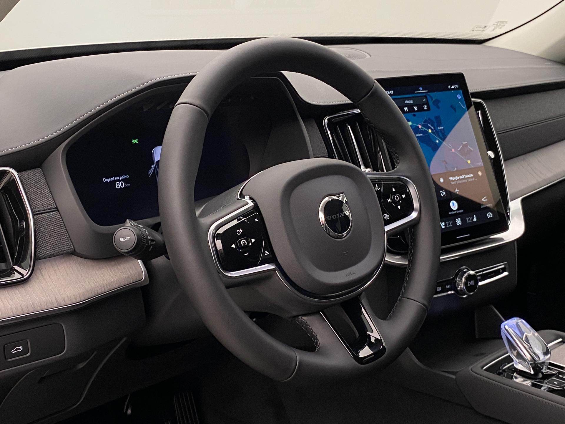 Volvo XC90, B5 AWD AUT DARK PLUS 7míst - fotka 4