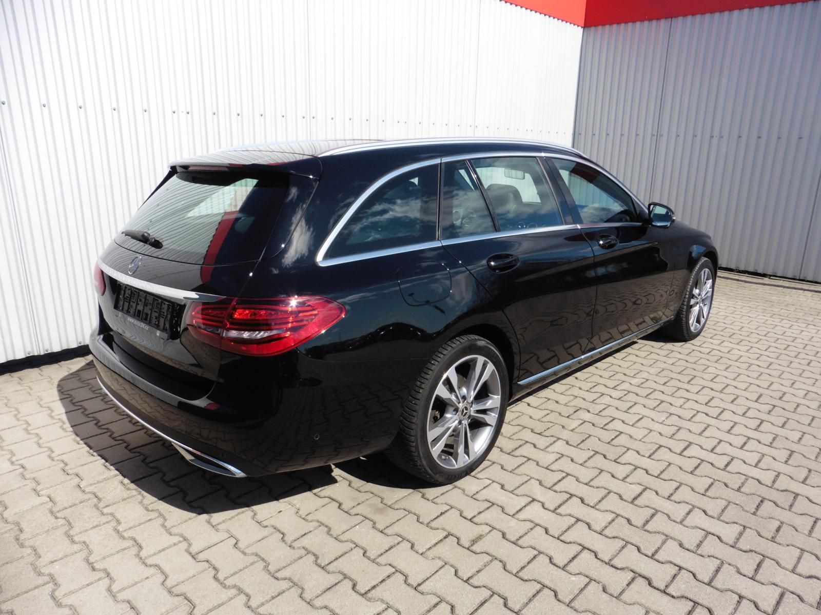 Mercedes-Benz Třídy C, 220d 4Matic Avantgarde, ... - fotka 3