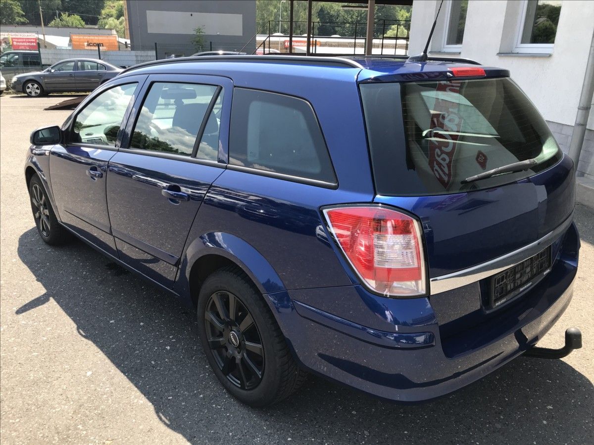 Opel Astra, 1,7 CDTi 81kW Combi - fotka 6
