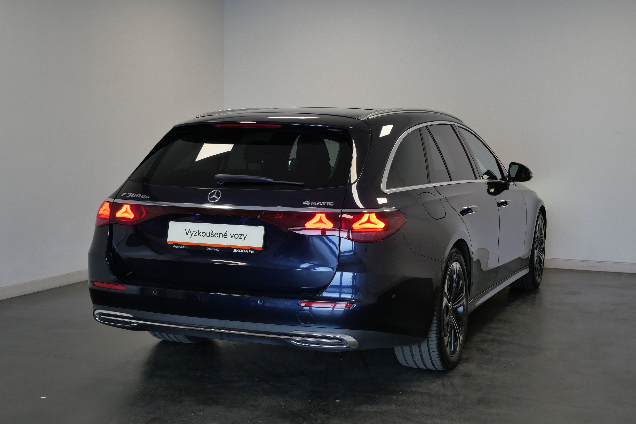 Mercedes-Benz Třídy E, E 300 2,0 D 145 kW DE 4MATIC - fotka 2