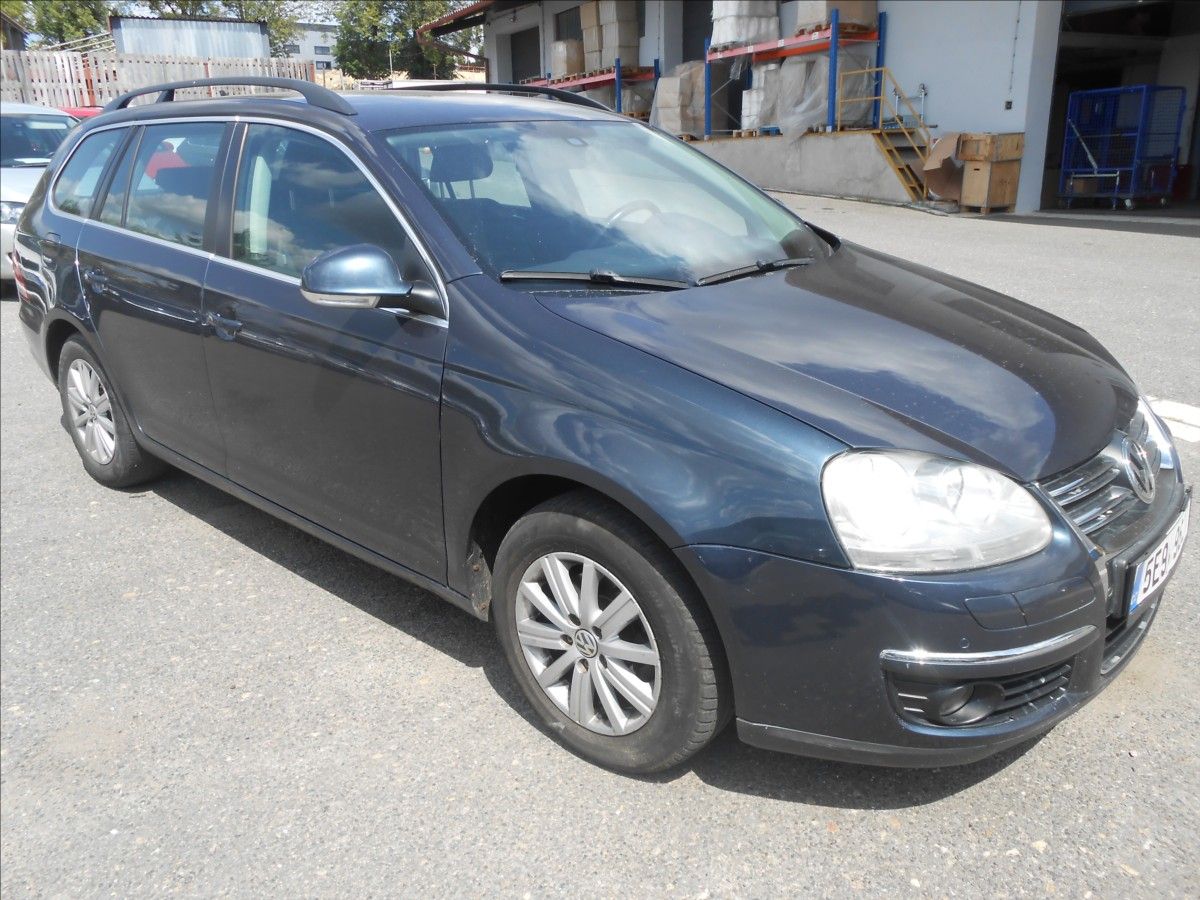 Volkswagen Golf, 1,6 i 75Kw - fotka 3