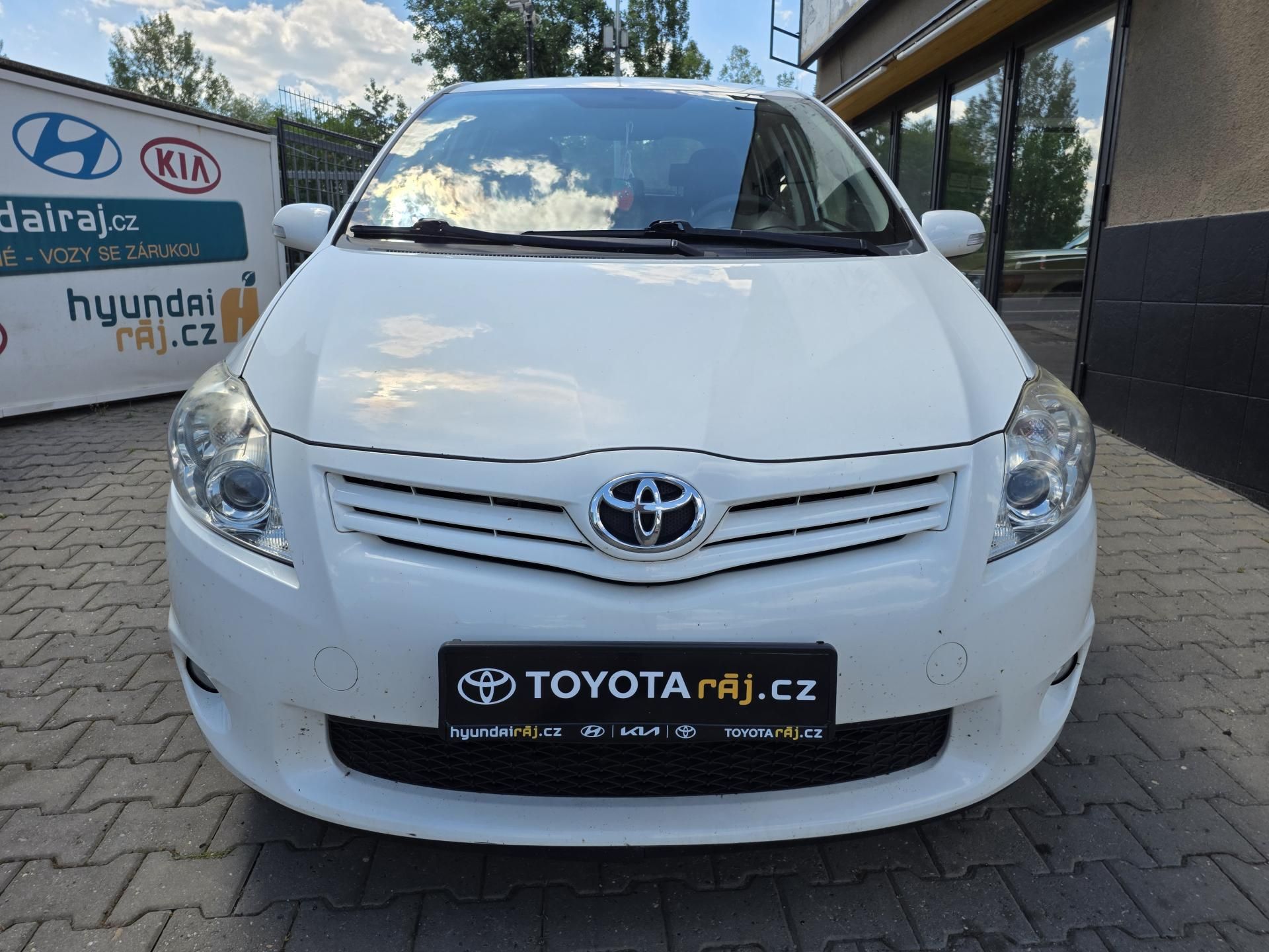 Toyota Auris, 1.6-SADA PNEU NAVIC