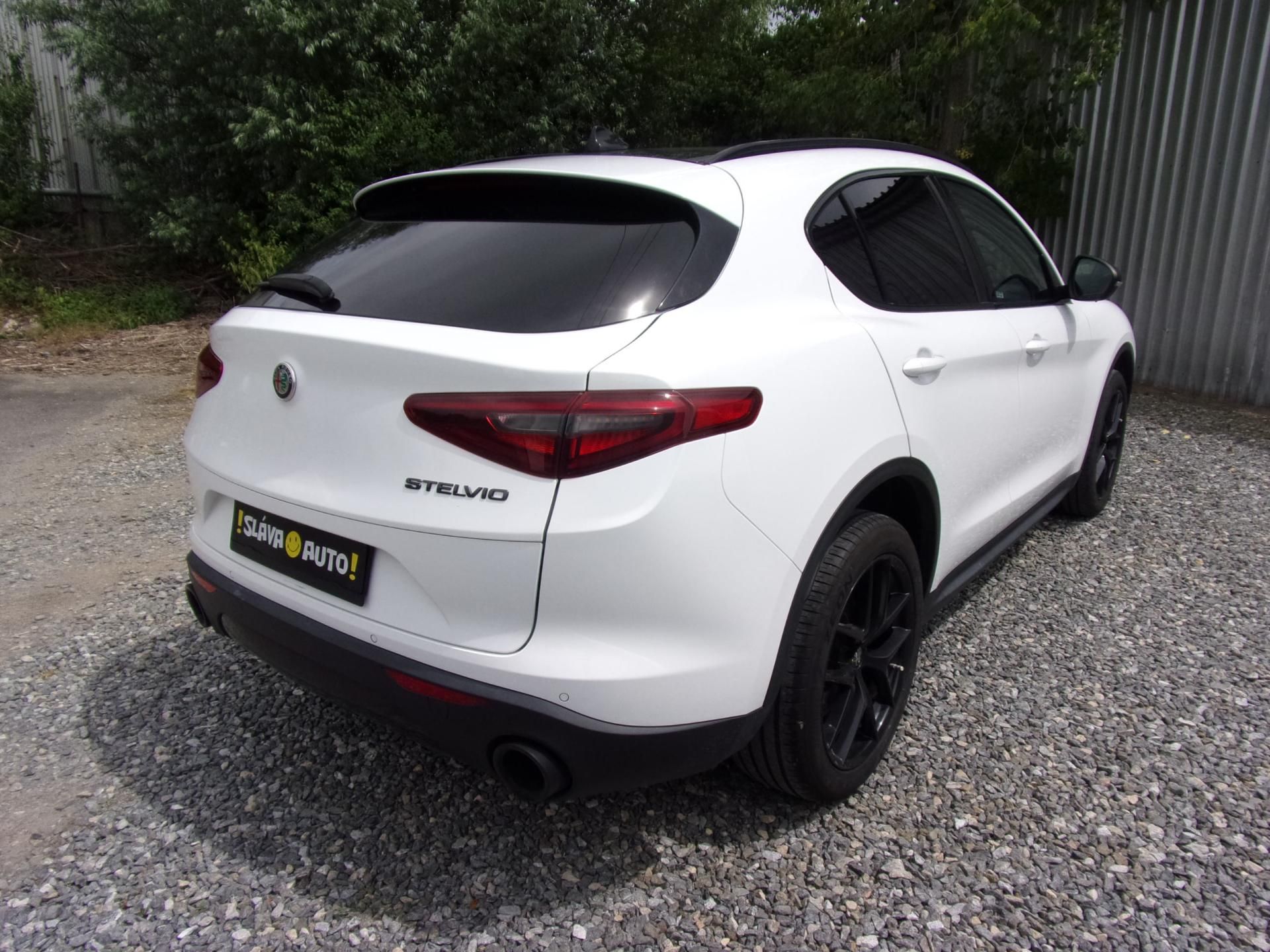 Alfa Romeo Stelvio - fotka 5