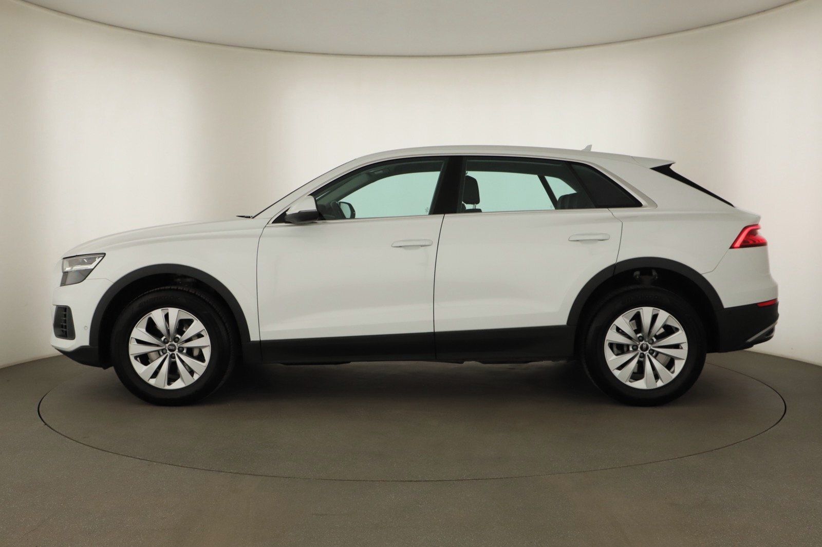 Audi Q8, 55 TFSI, Výhřev, Kamera - fotka 2
