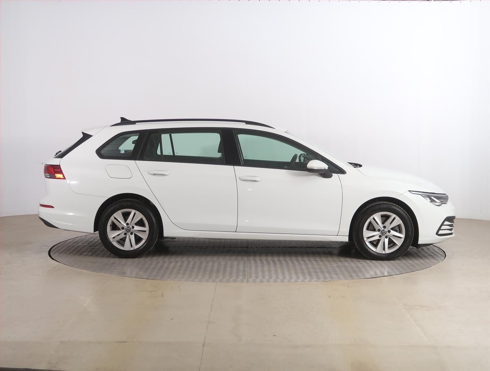 Volkswagen Golf, 2.0 TDI, Life, Serv.kniha - fotka 6