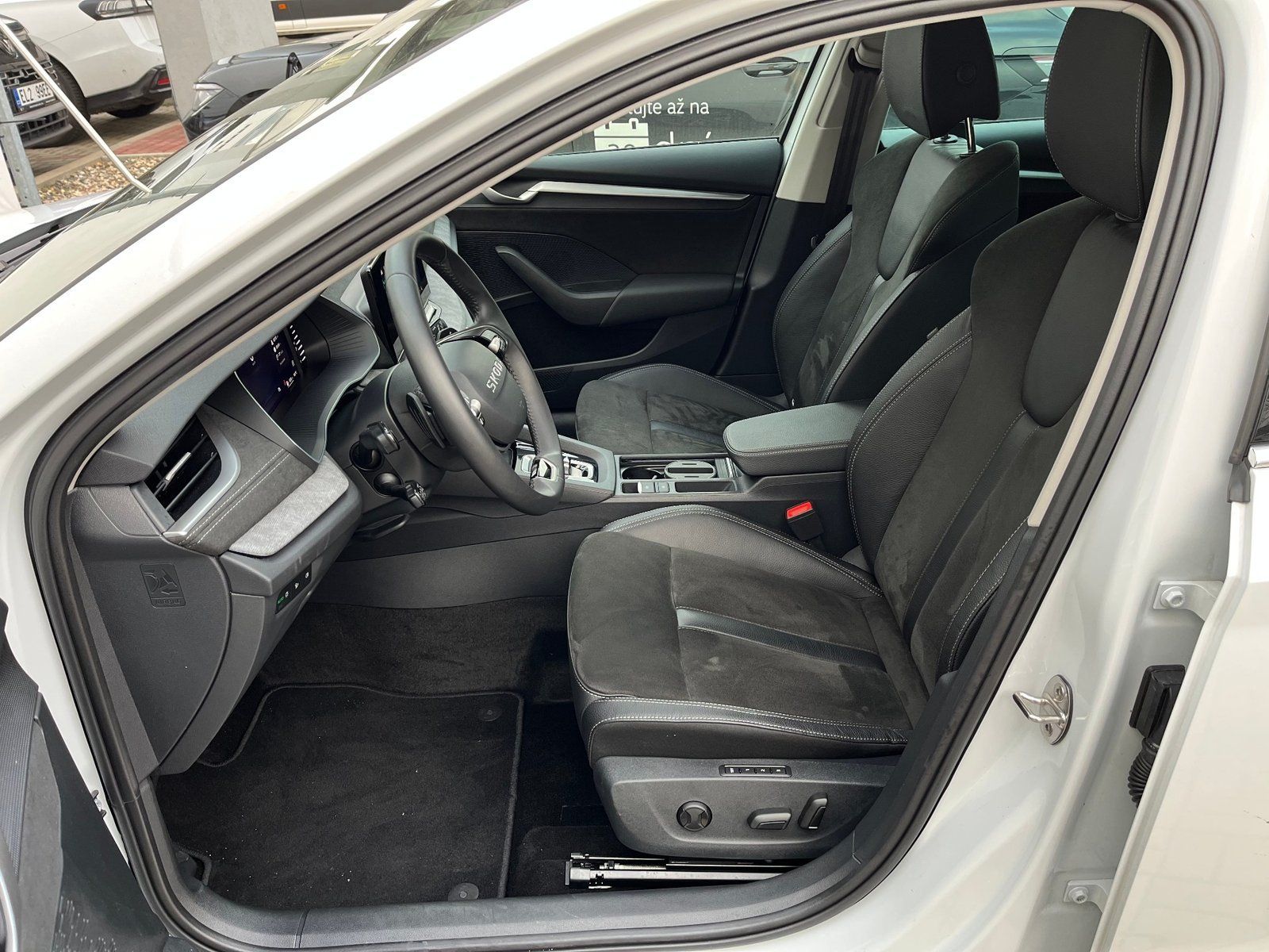 Škoda Octavia, Octavia 2.0TDi 110kW 7DSG Top - fotka 5