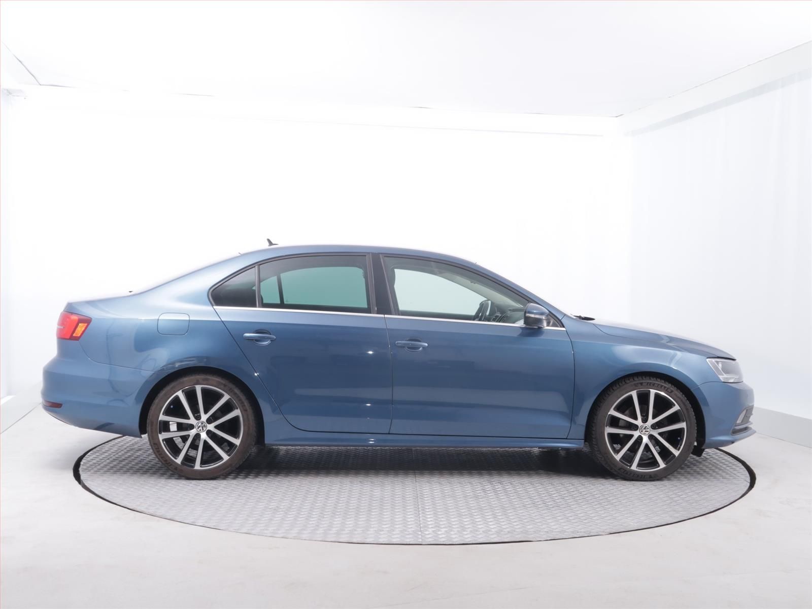Volkswagen Jetta, 1.2 TSI, Serv.kniha - fotka 6