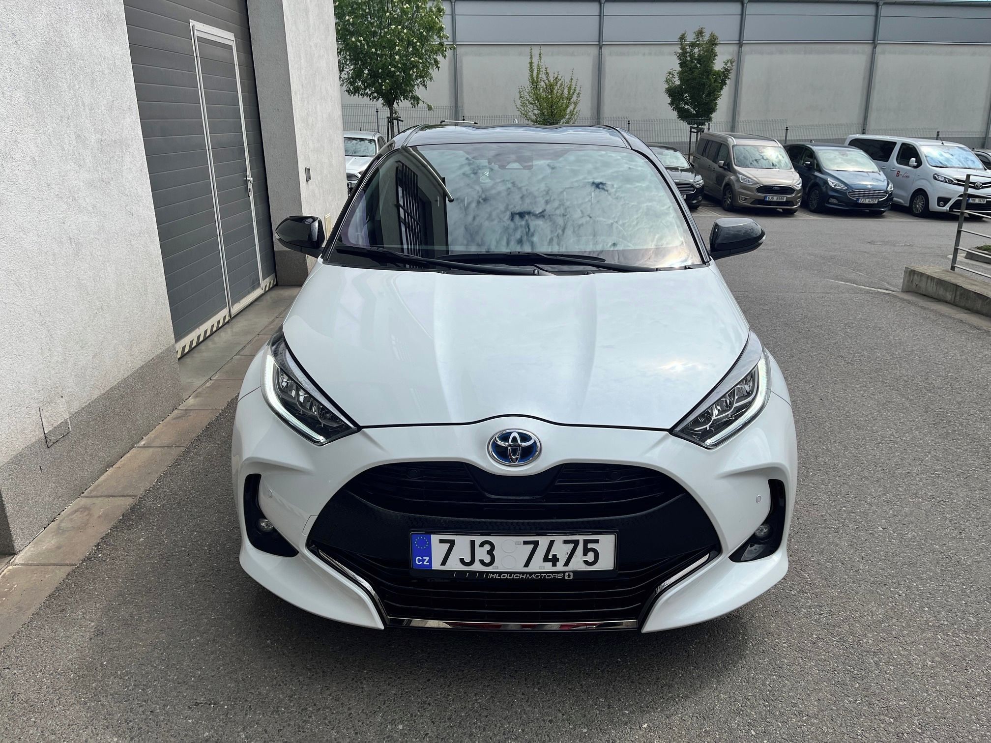 Toyota Yaris, 1.5 HEV 116k e-CVT, ČR,1. maj. - fotka 2