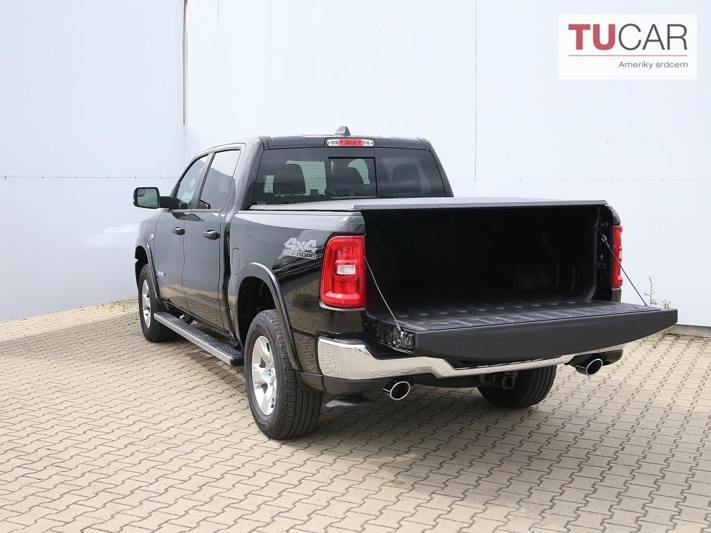 Dodge Ram, 1500 BigHorn 5.7 V8  HEMI 2026 - fotka 5