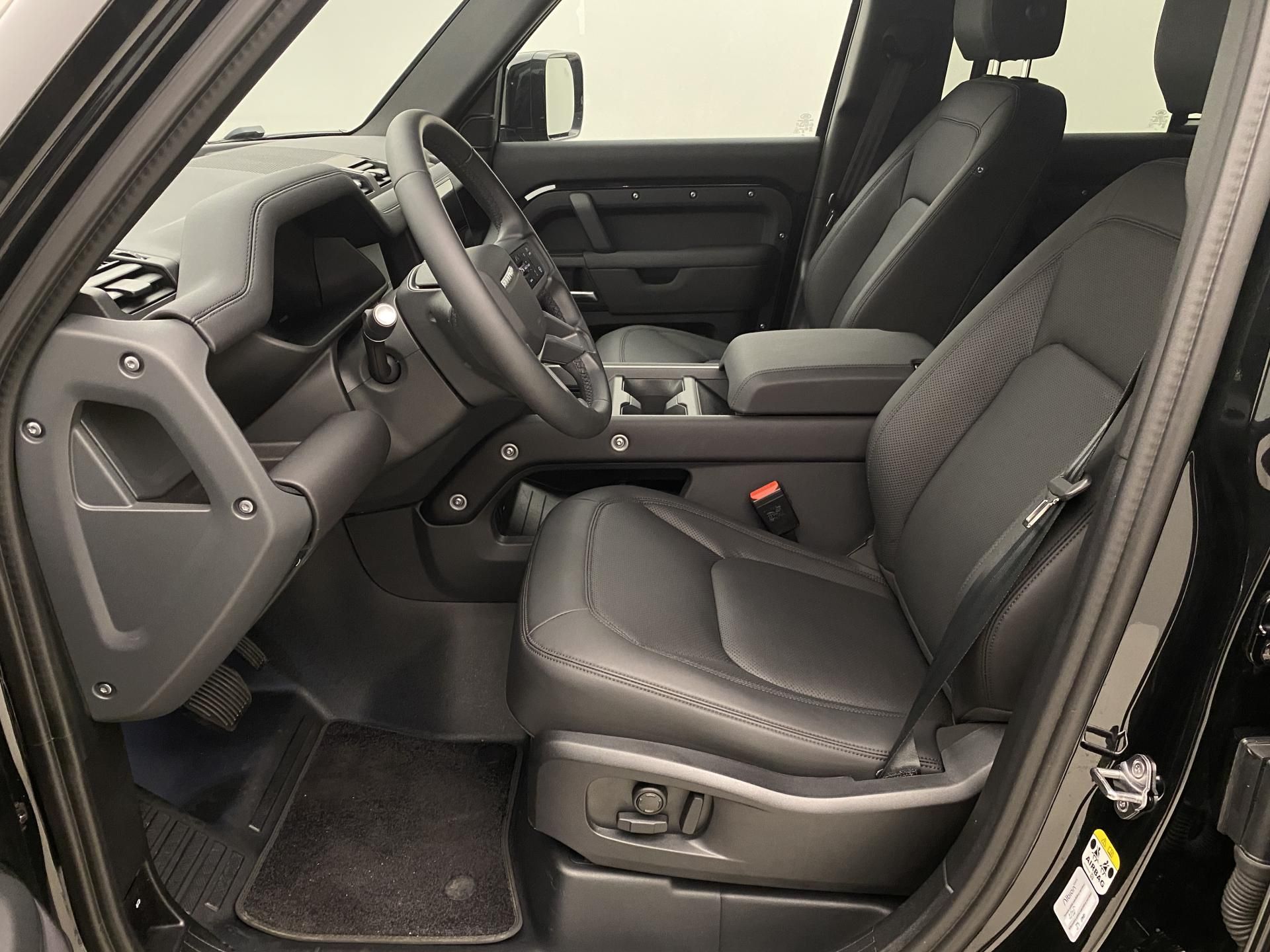 Land Rover Defender, 110 D300 X-DYNAMIC SE AWD CZ - fotka 3