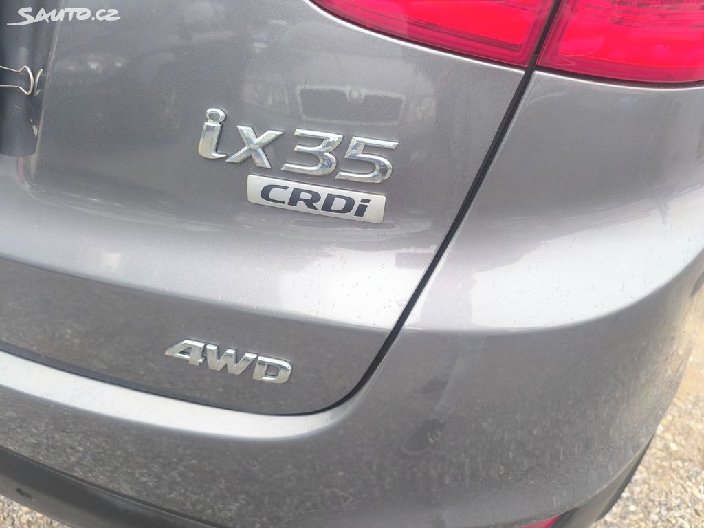 Hyundai ix35, 2.0D4X4,70KM,MAX VÝBAVA,KRÁSNÝ - fotka 4