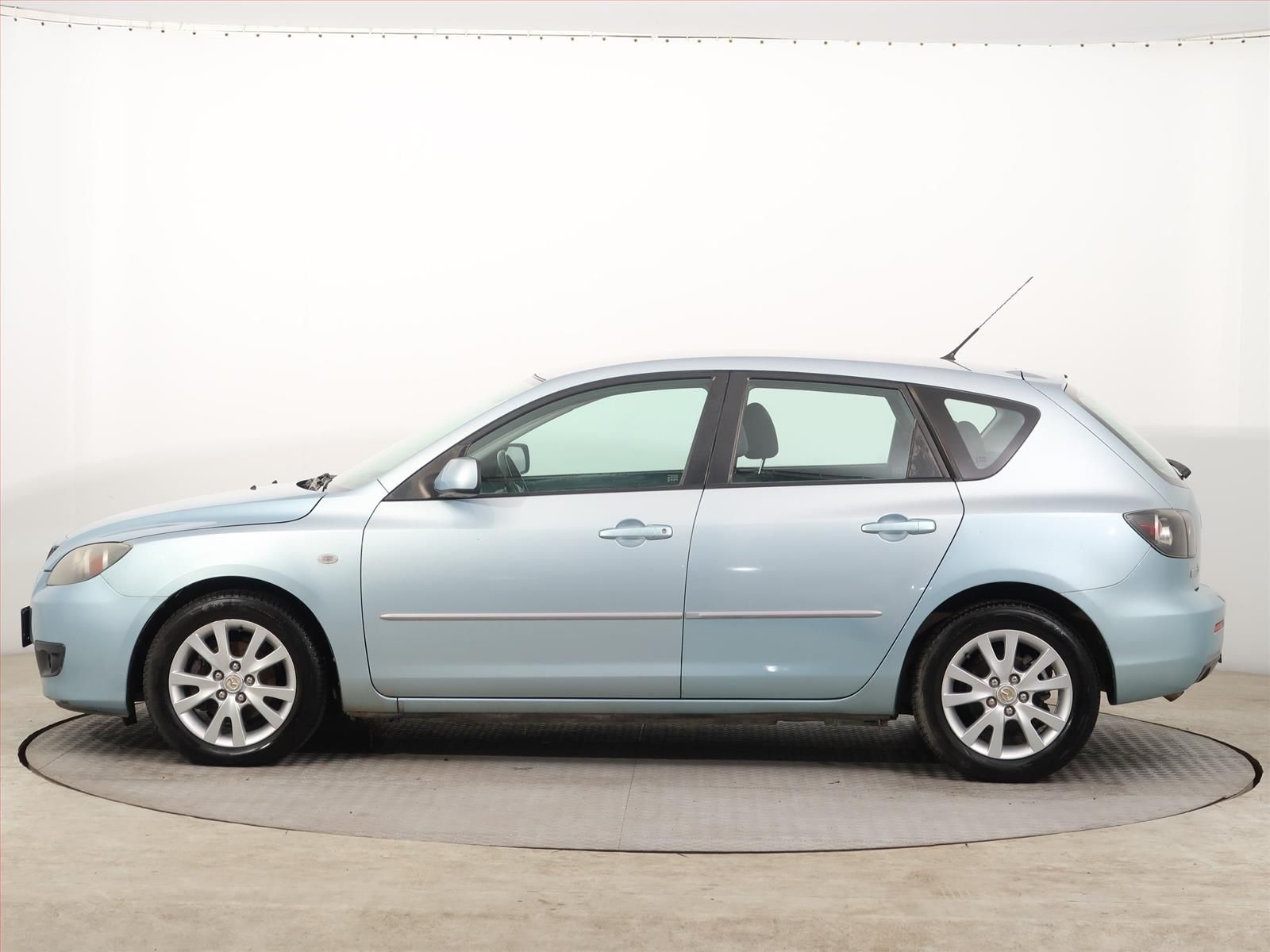 Mazda 3, 1.6 DI Turbo, jezdí výborně - fotka 3