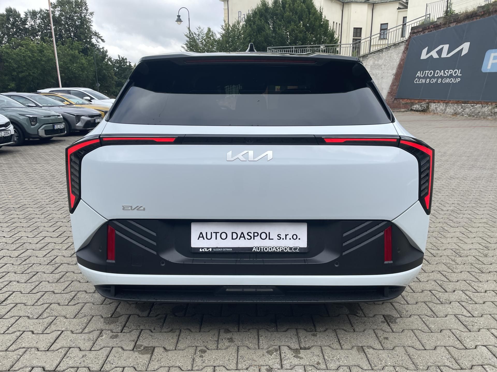 Kia EV4, 4x2 EARTH 150 KW + 58,3 KWH - fotka 4