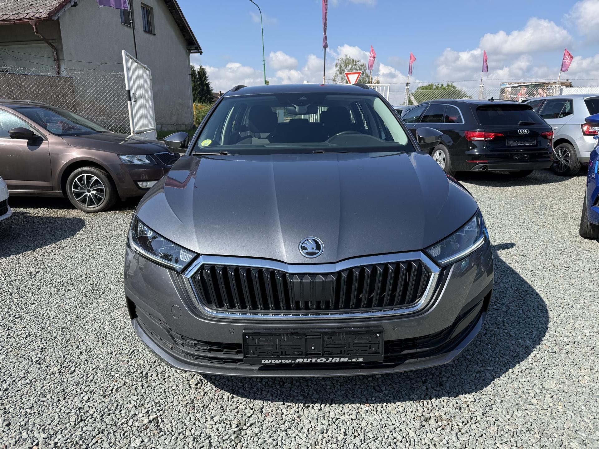 Škoda Octavia, 2.0 TDI DSG AMBITION ACC - fotka 2