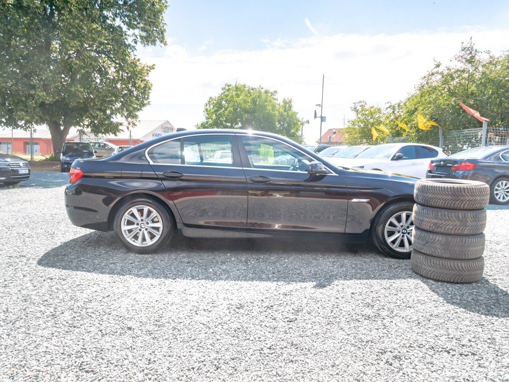 BMW Řada 5, 2.0D 135KW mat – NOVÉ V ČR - fotka 4