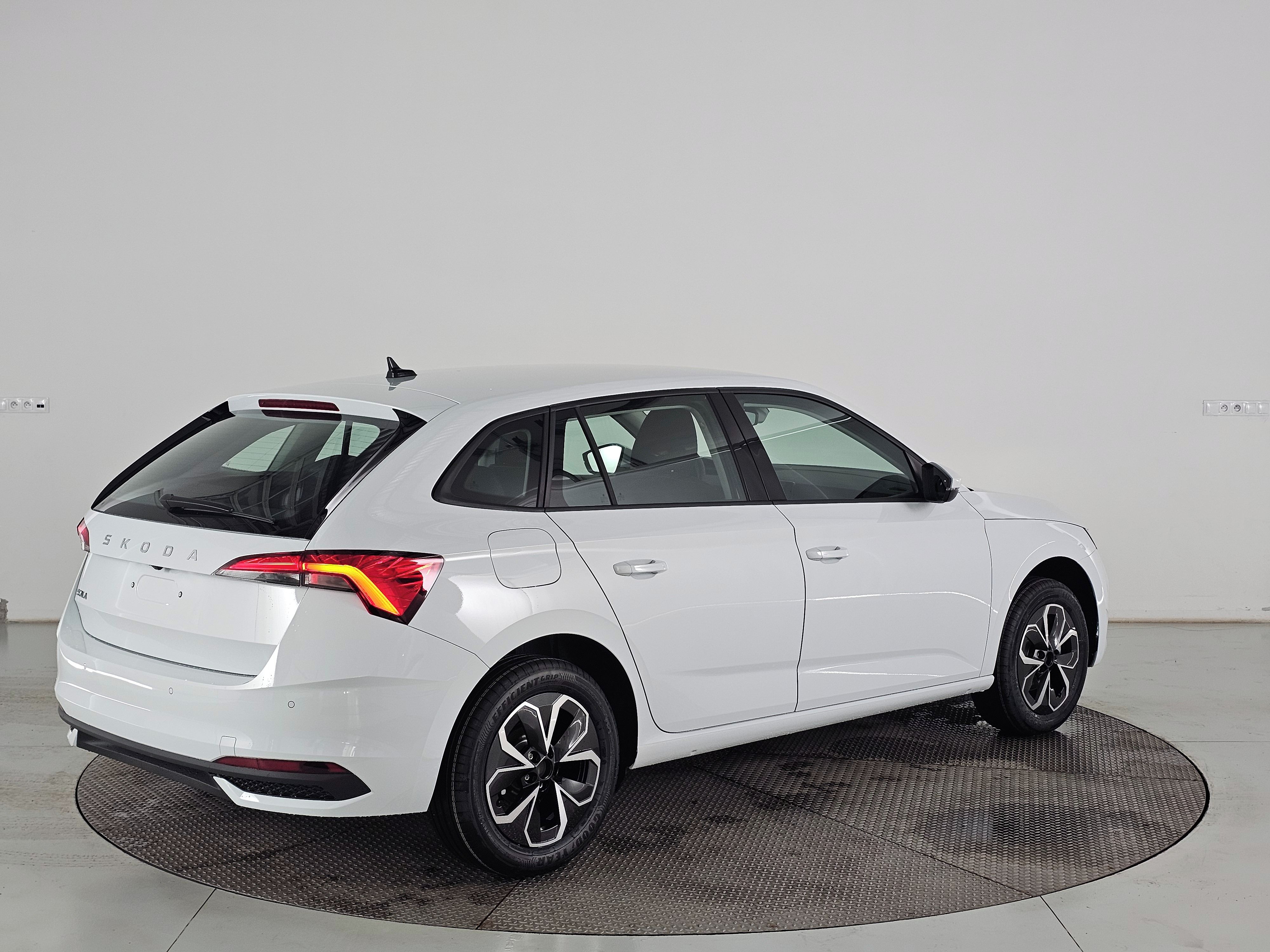 Škoda Scala, Classic 1.0TSI 85kW 6st man. - fotka 5