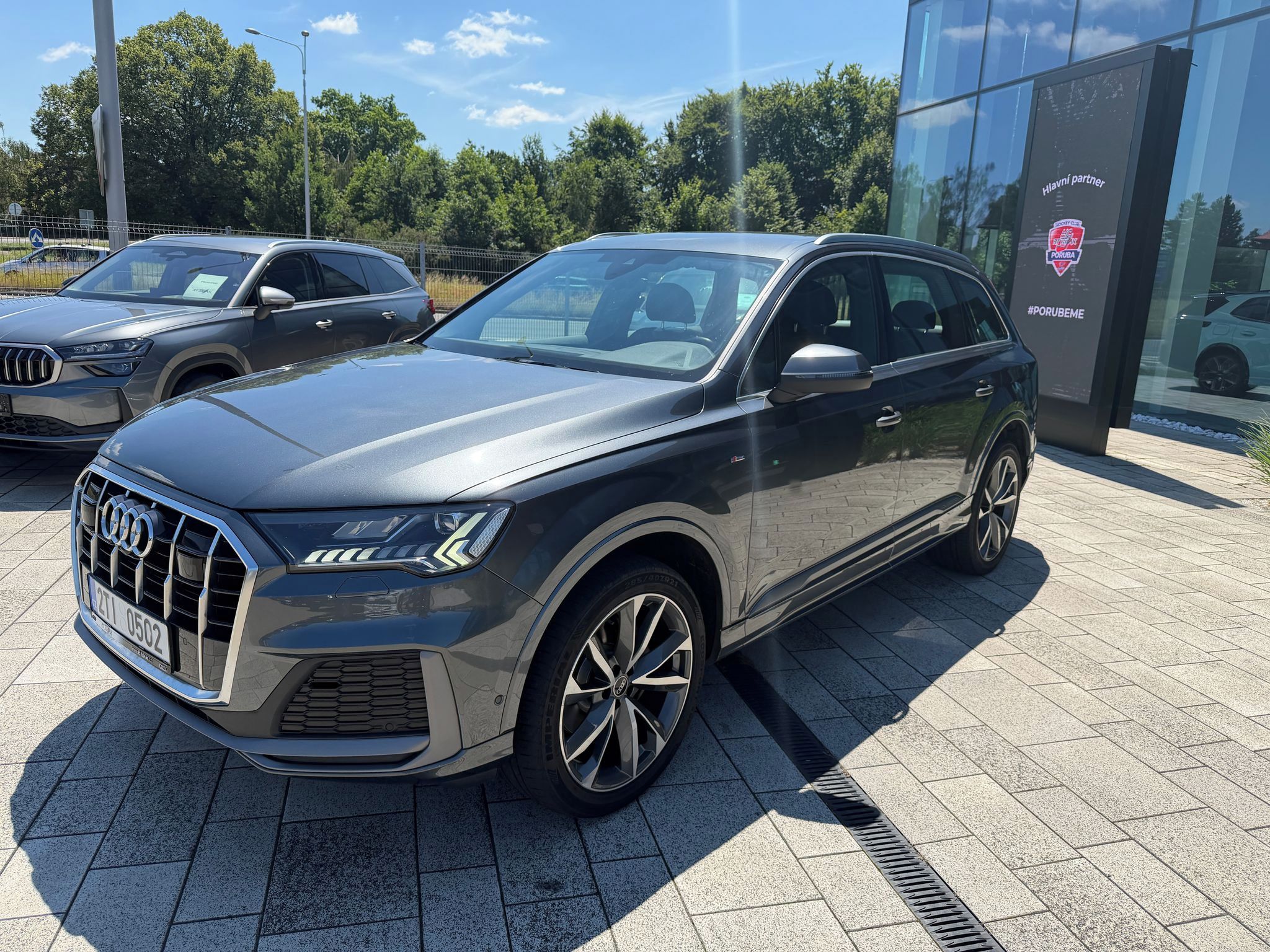 Audi Q7, S-line  210kW Tažné - fotka 4