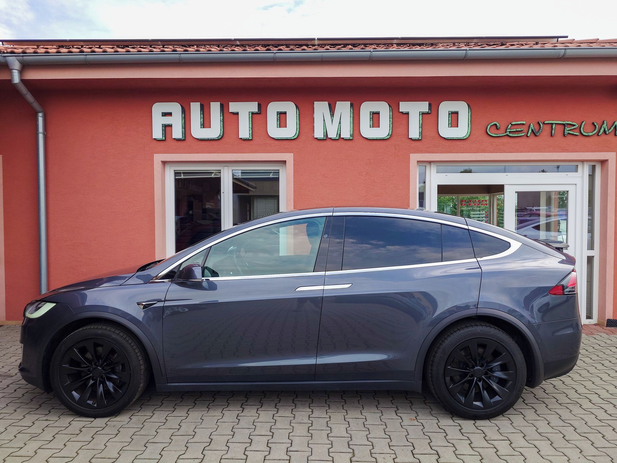 Tesla Model X, Long Range Dual Motor AWD 421 - fotka 2