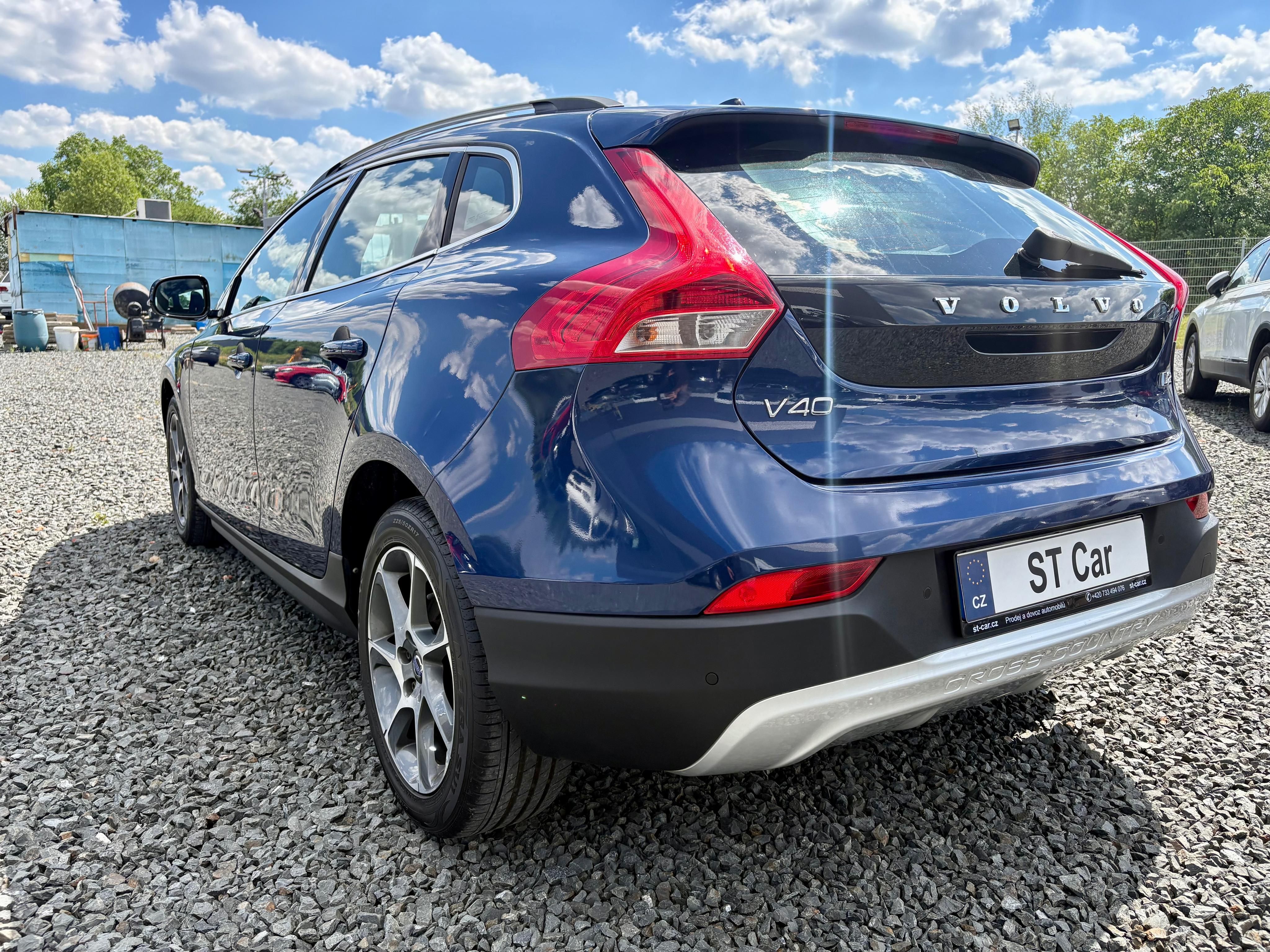 Volvo V40, 1.6D2 84kw Cross Country ČR - fotka 6