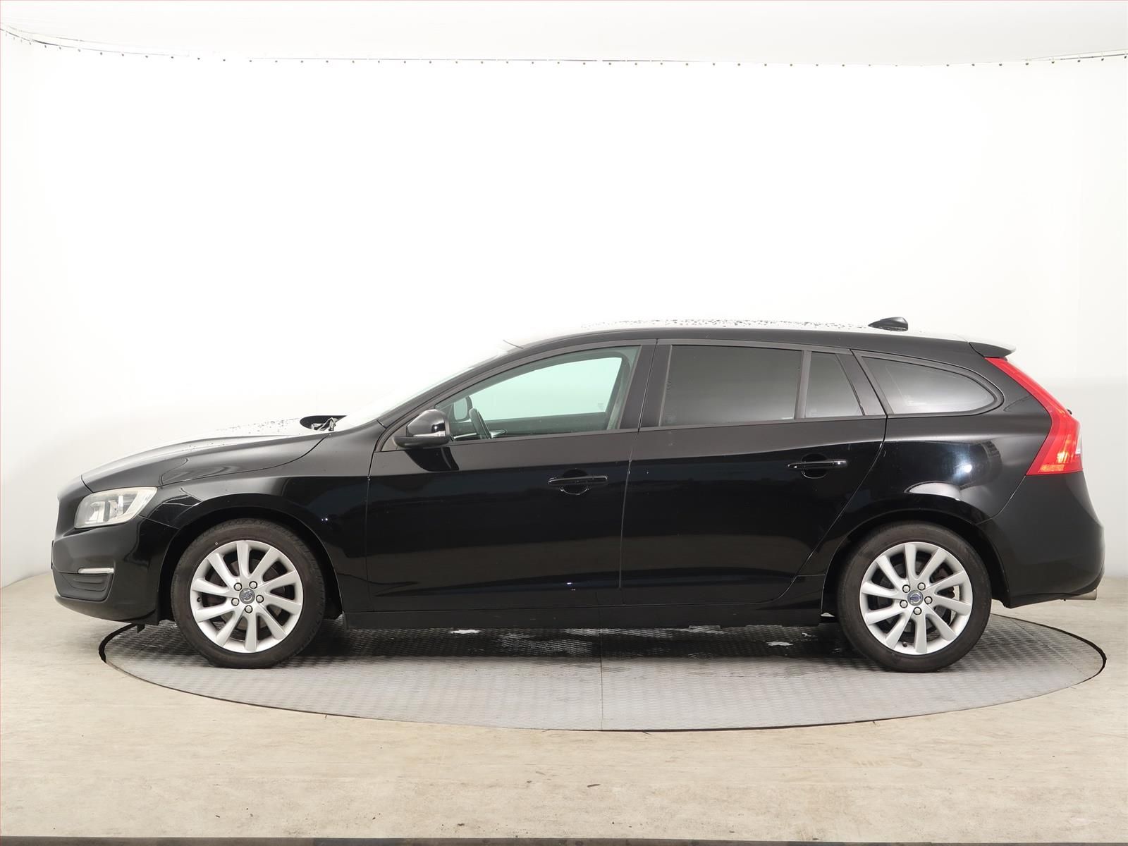 Volvo V60, D3 2.0, Automat - fotka 3