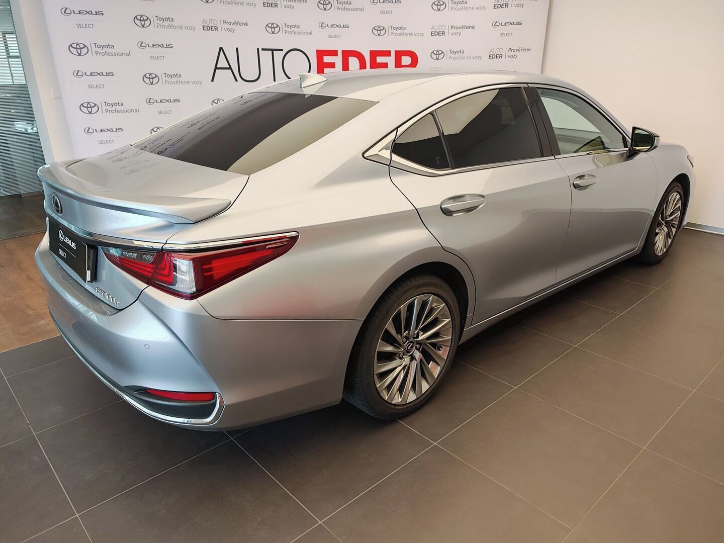 Lexus ES, 300h Luxury - fotka 4