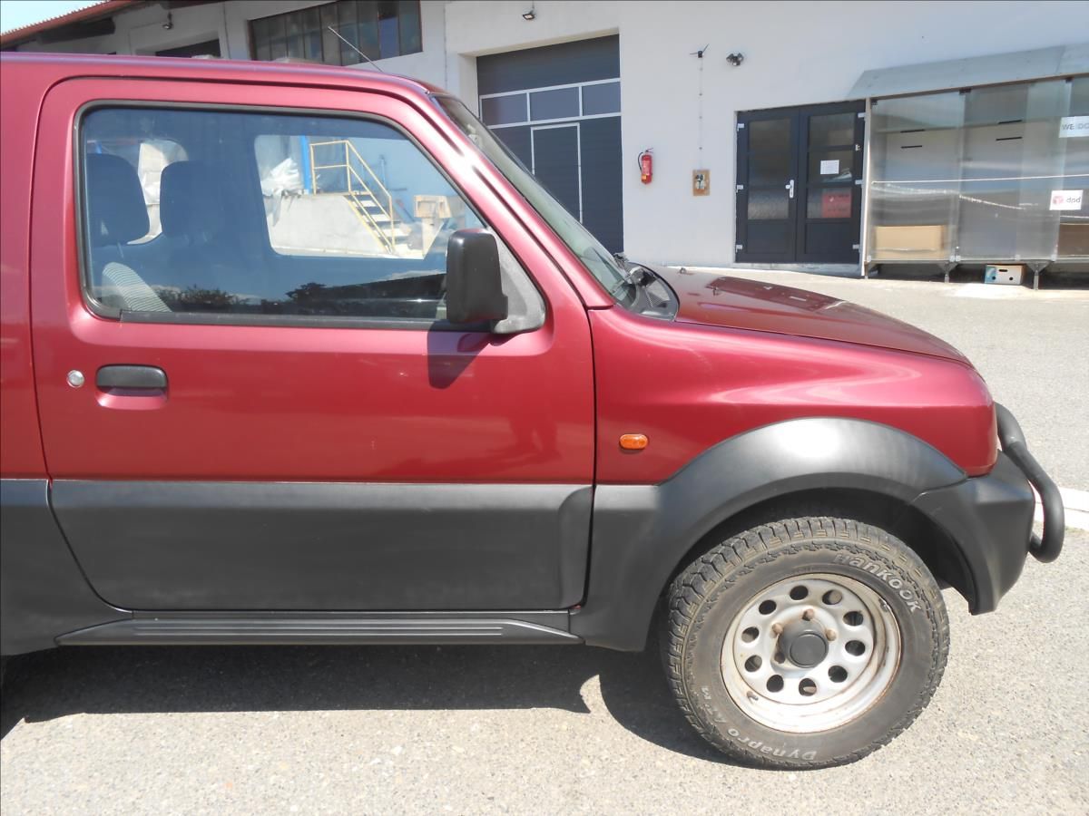 Suzuki Jimny, 1,3 i 59Kw - fotka 4