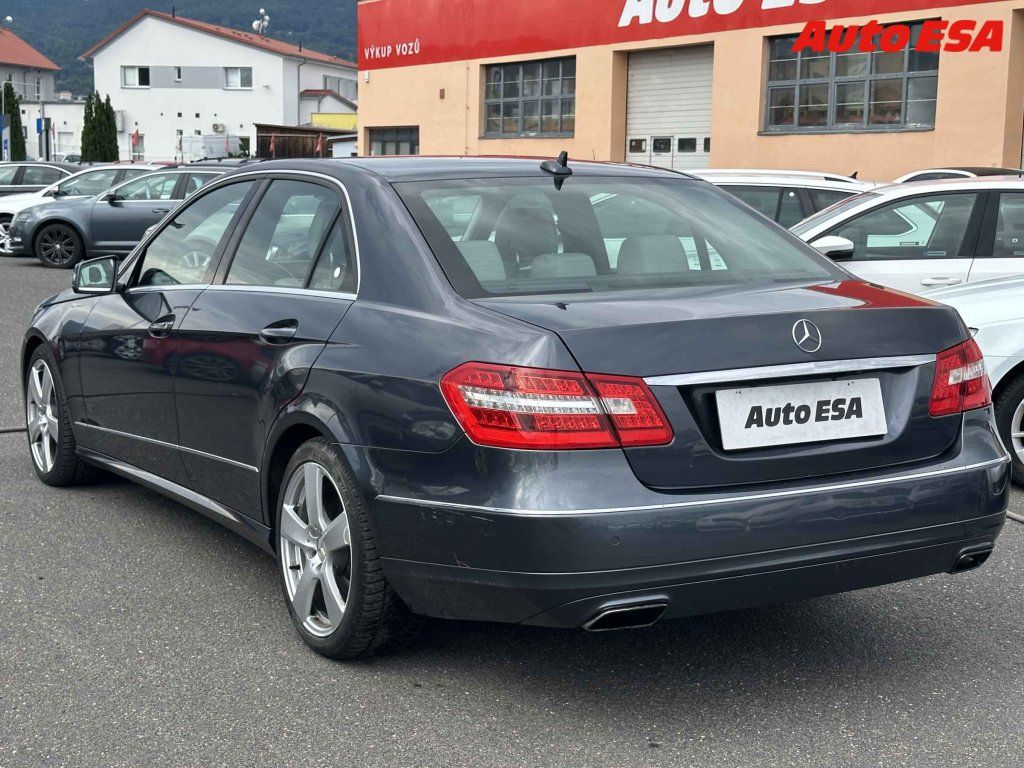 Mercedes-Benz Třídy E, E300DCi - fotka 6