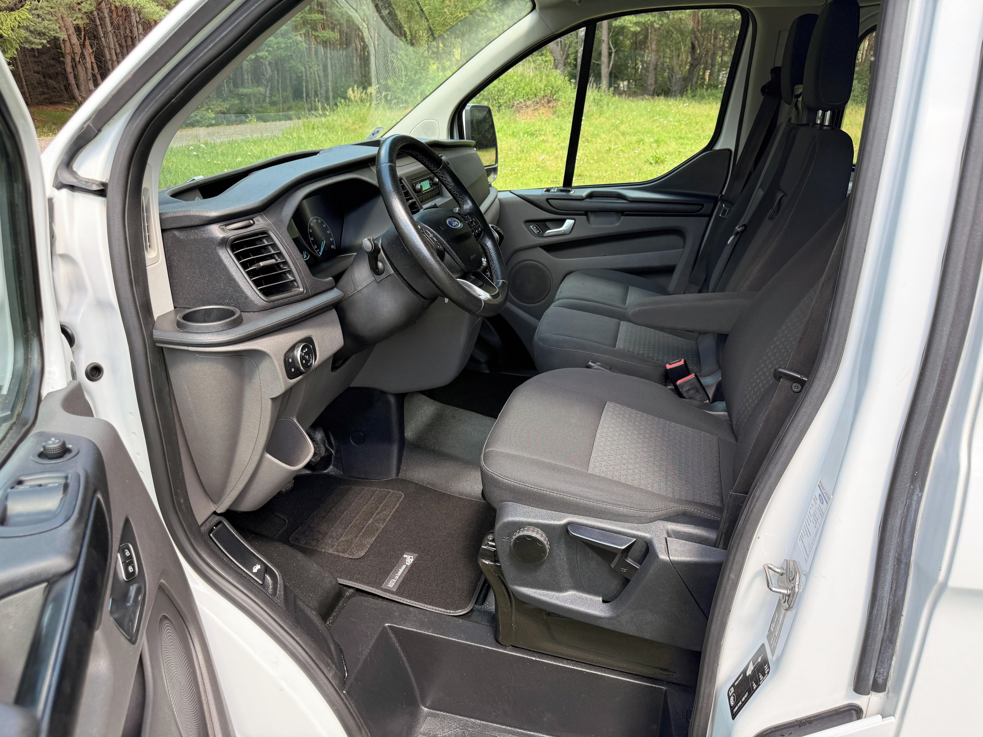 Ford Transit Custom, 2,0Ecoblue 6míst L2 tažný - fotka 6