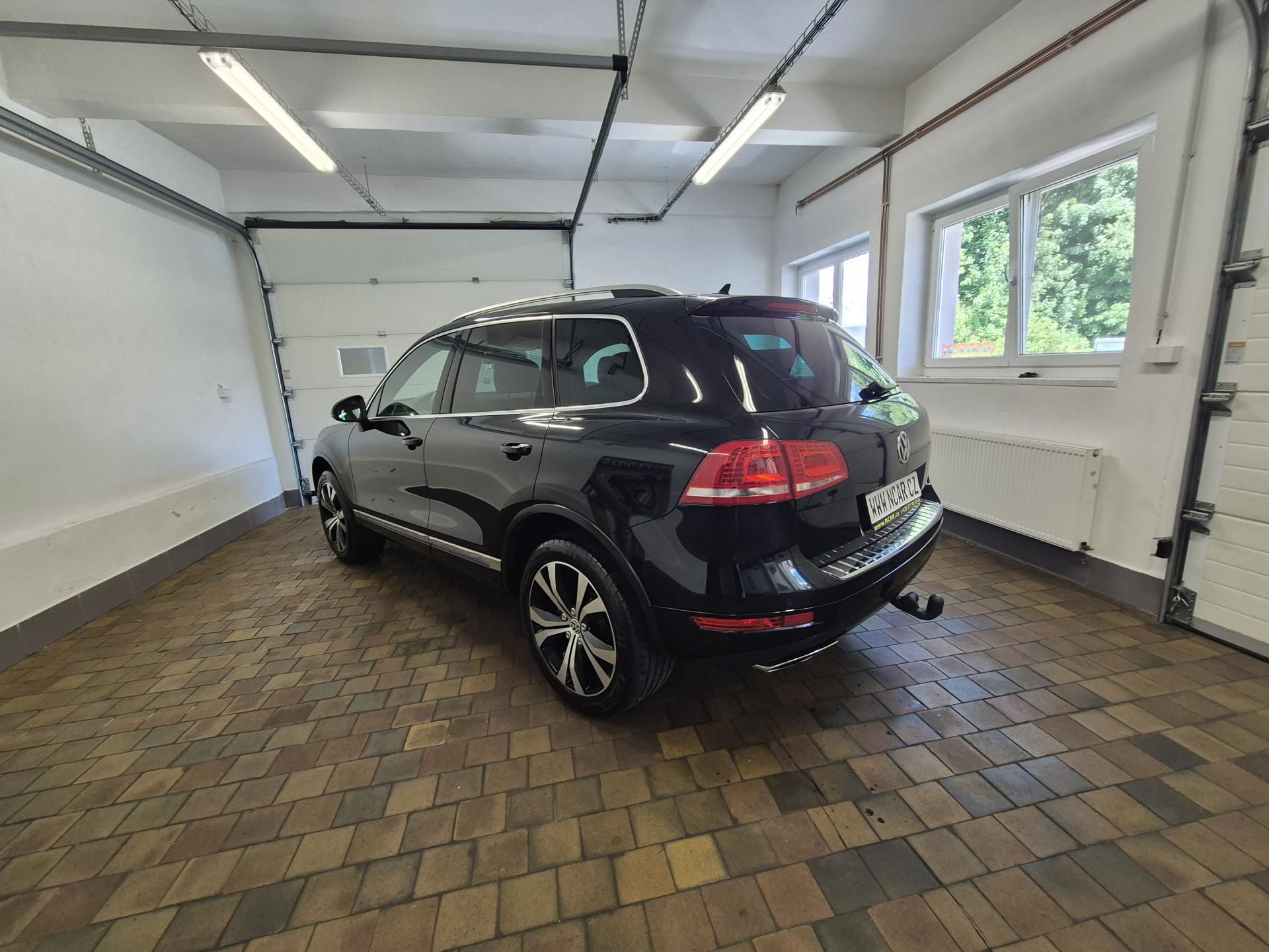 Volkswagen Touareg, 3,0TDi 180kw 4x4 DSG 20ALU - fotka 4